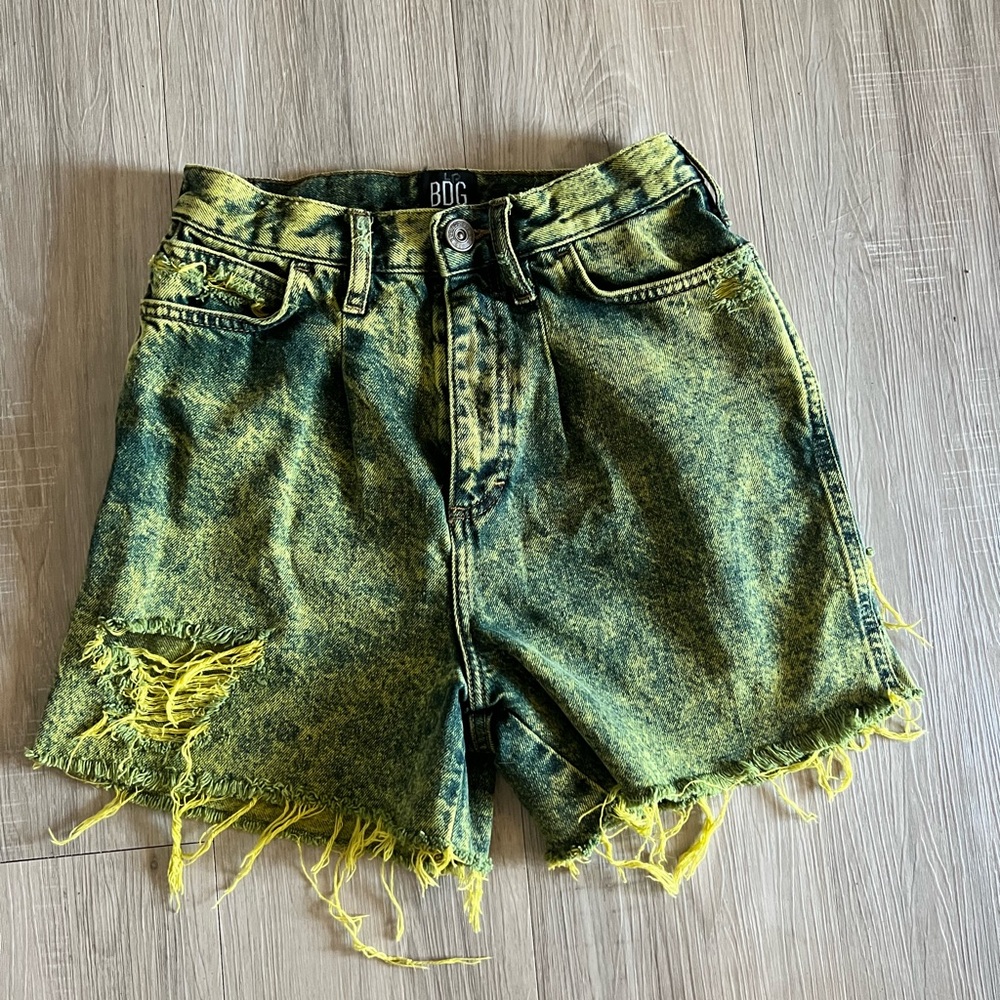 SOLD ! Acid wash grunge distressed ripped jeans shorts